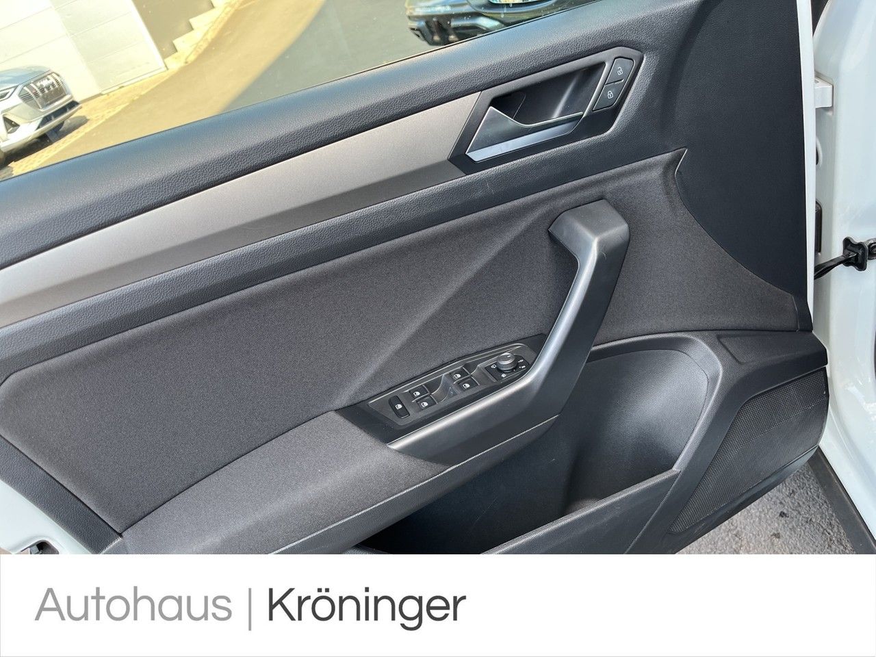 Volkswagen T-Roc 1.5 TSI DSG Style - Samsaru's Car Outlet