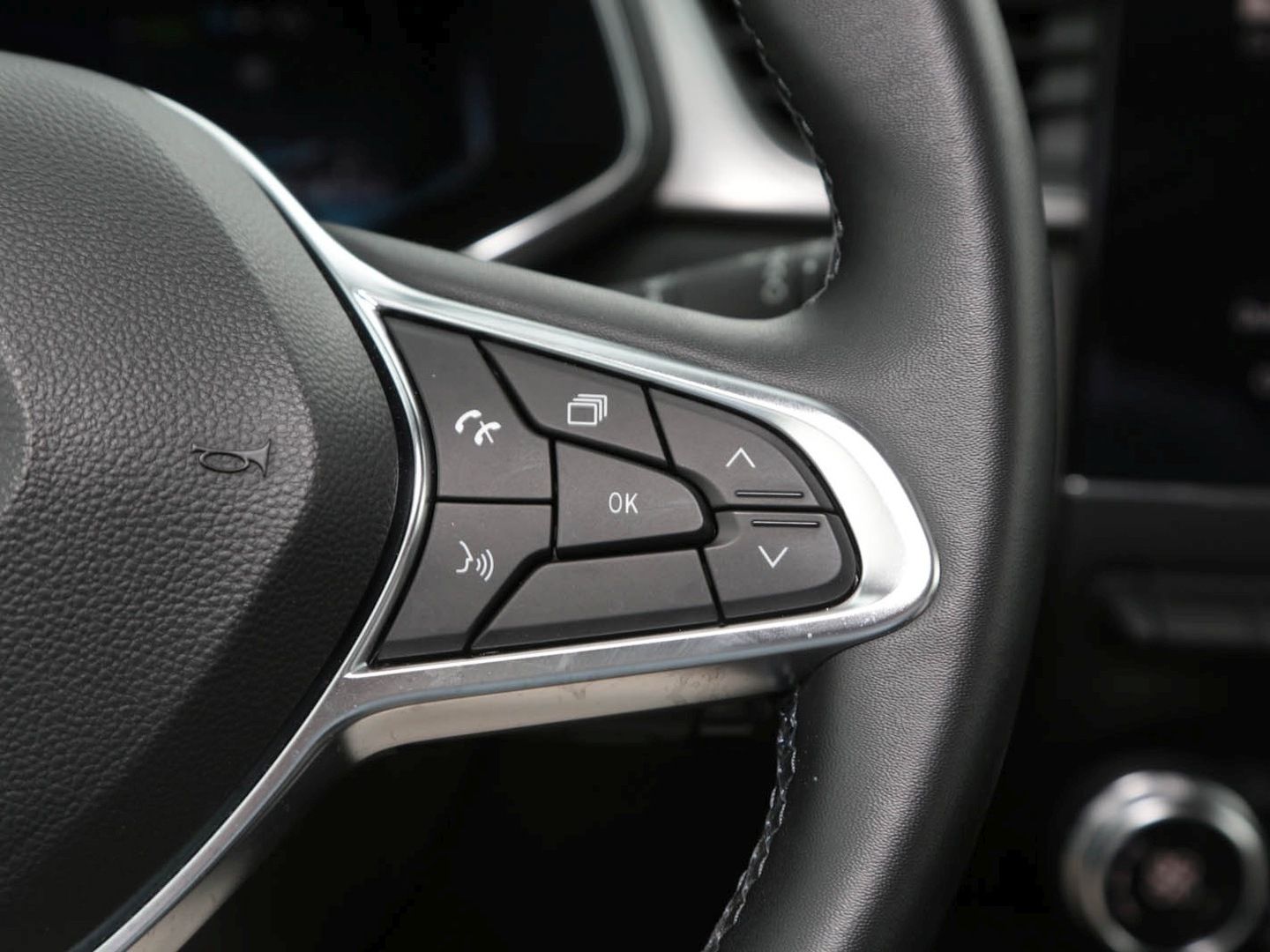 Renault Captur Intens Plug-in Hybrid - Samsaru's Car Outlet