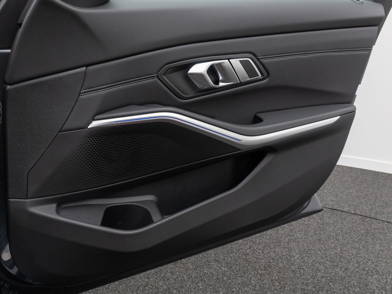 BMW 320d Sport Line - Samsaru's Car Outlet