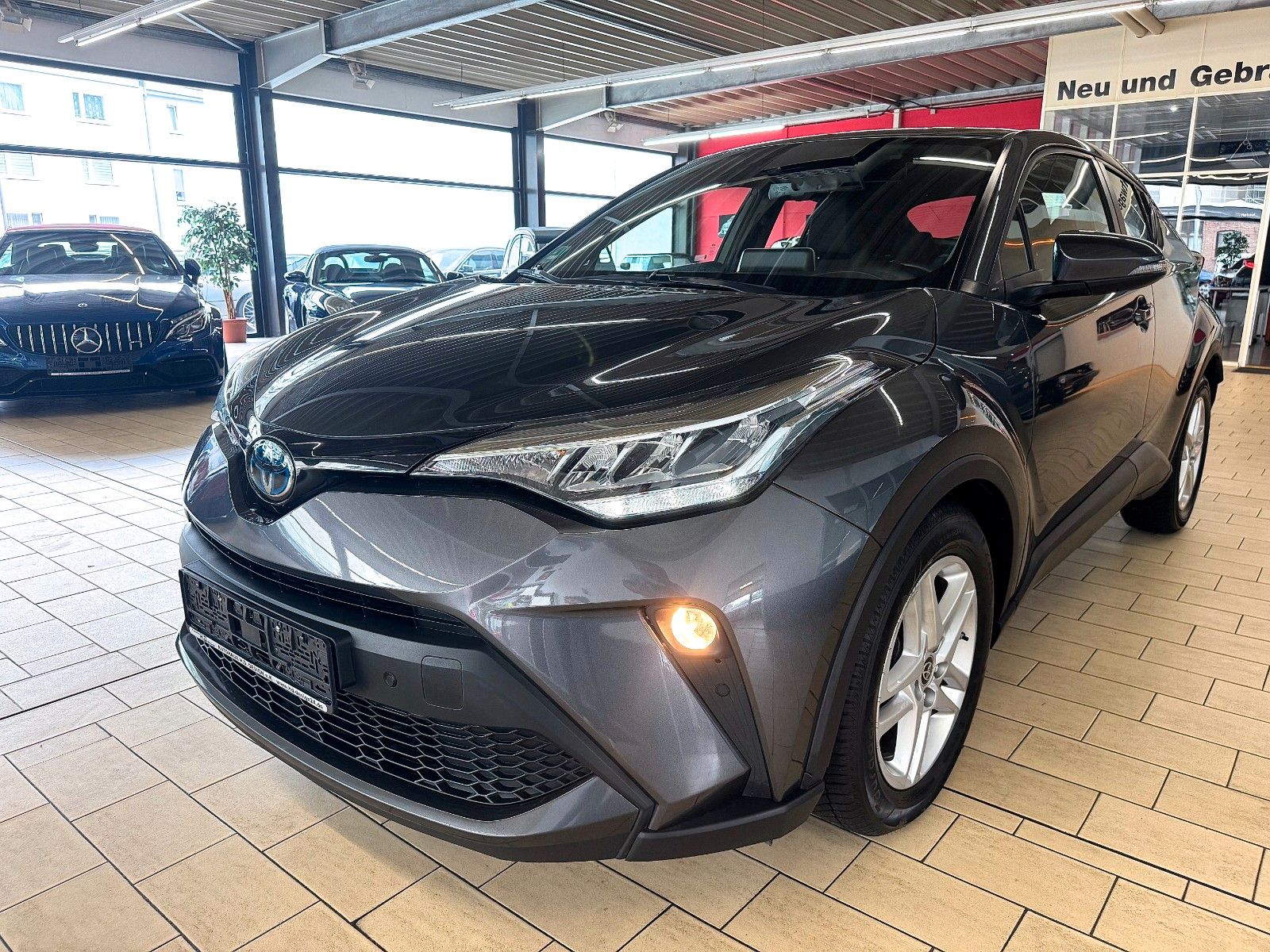 Toyota C-HR Hybrid Business Edition - Samsaru's Car Outlet