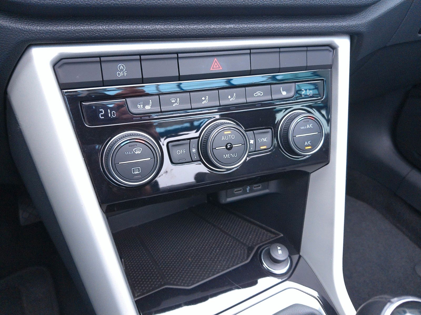 Volkswagen T-Roc Style Black - Samsaru's Car Outlet