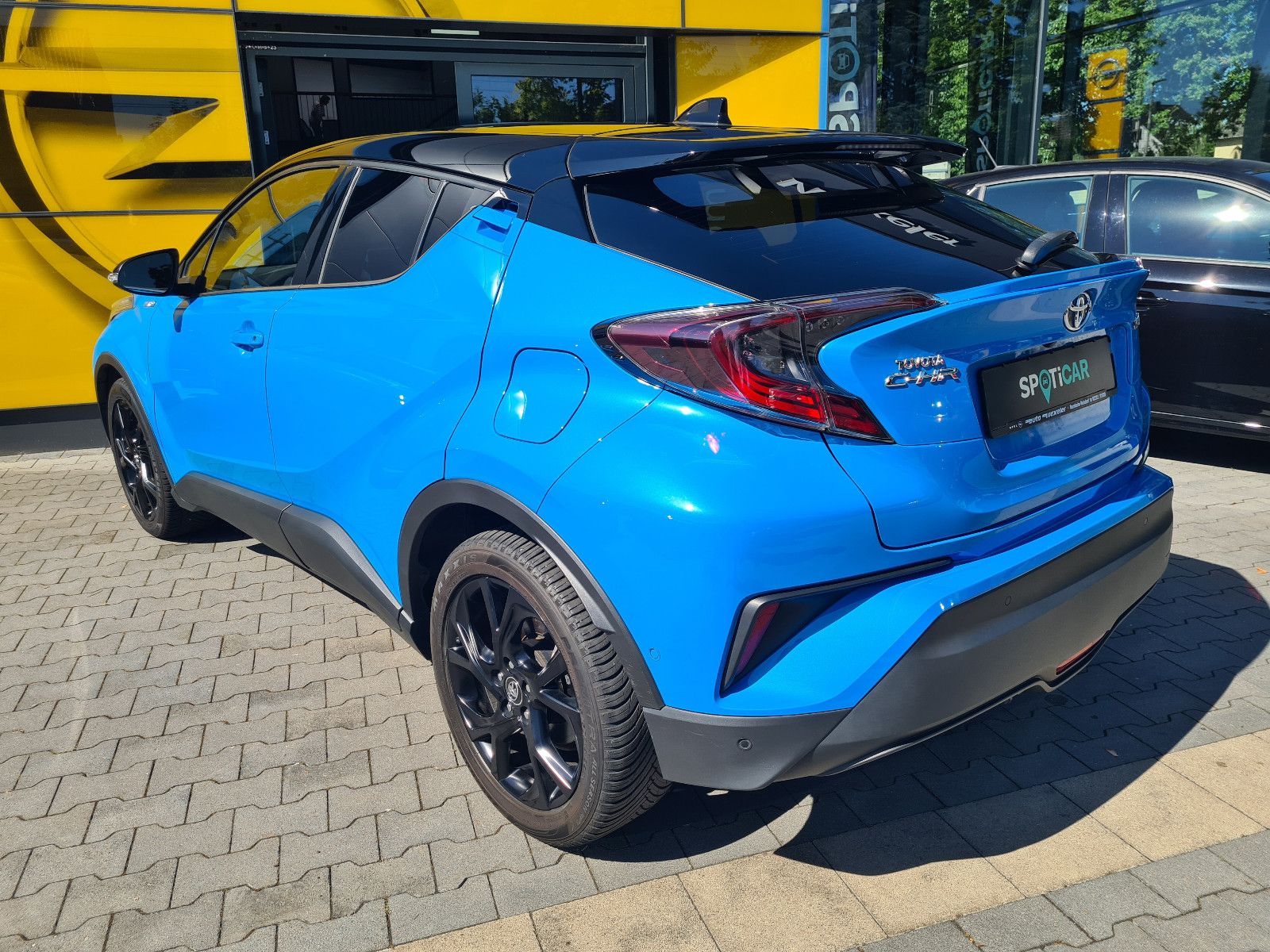 Toyota C-HR Hybrid Style - Samsaru's Car Outlet