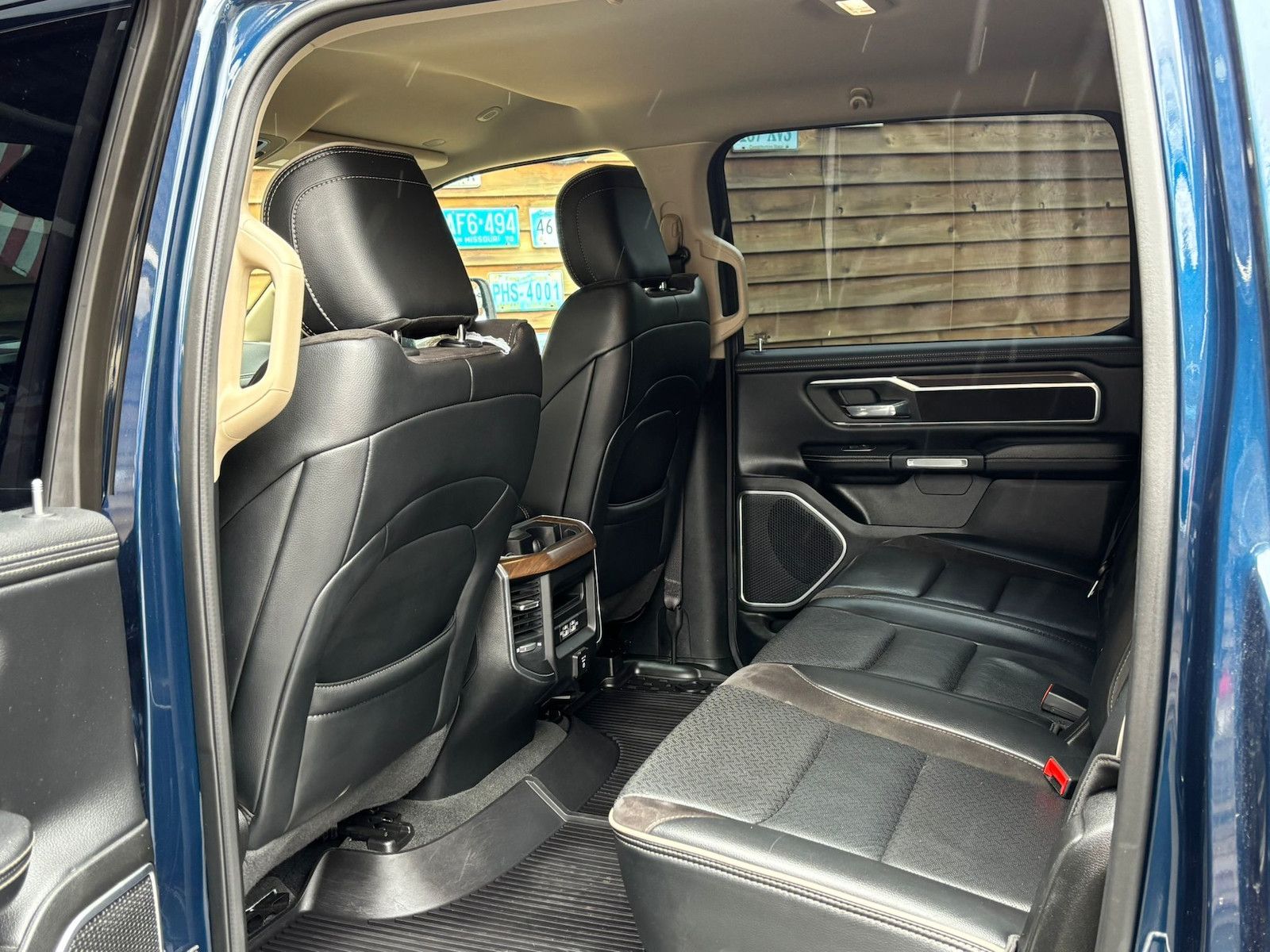 Dodge RAM 1500 Laramie 5,7L 4x4 AHK 12´´ LPG Bügel