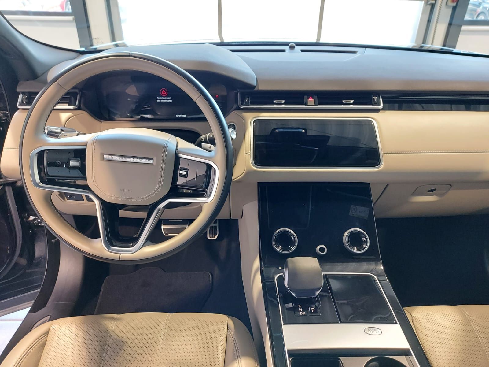 Range Rover Velar 2.0d D200 Edition - Samsaru's Car Outlet