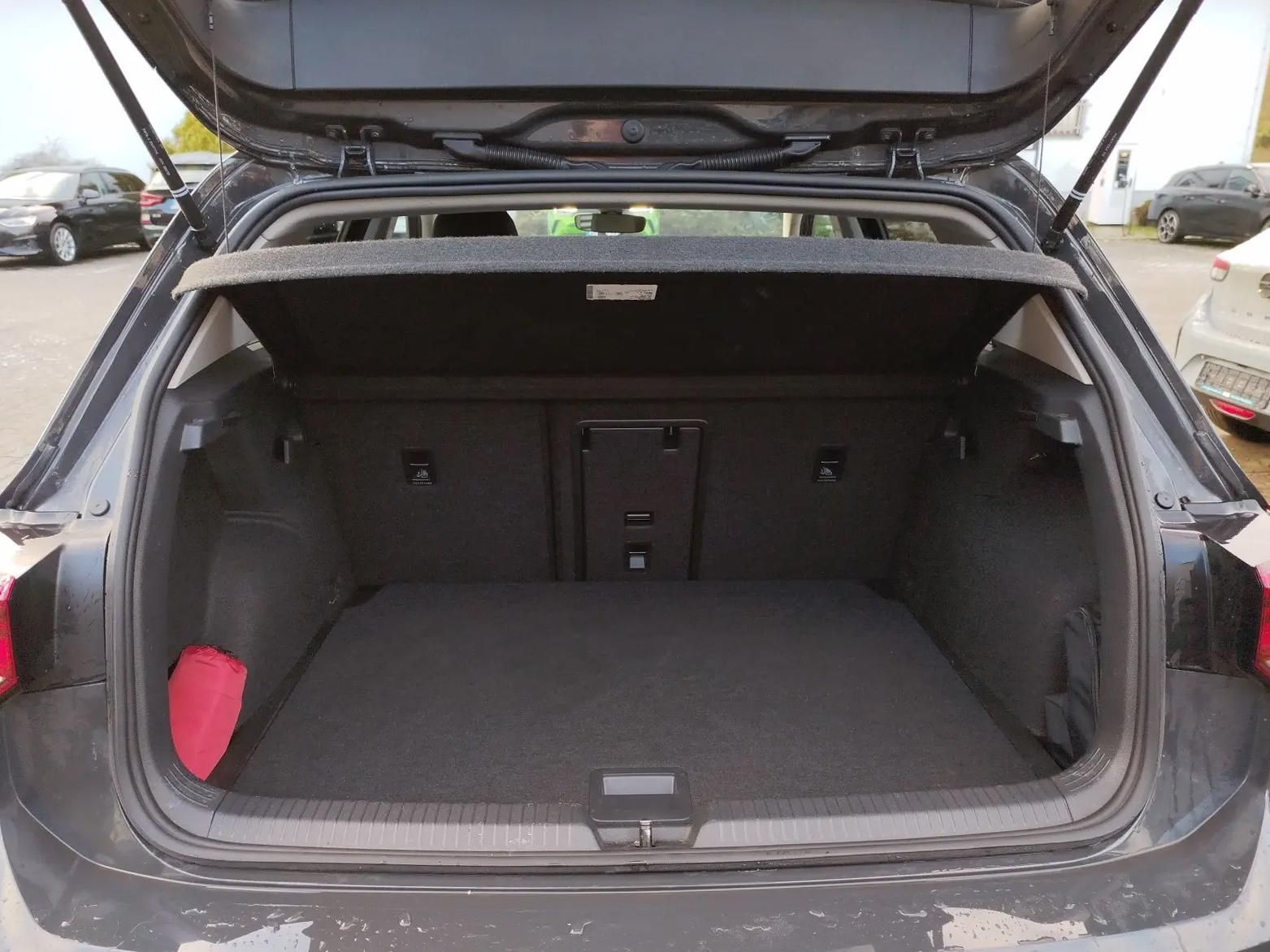 Volkswagen Golf Life 1.5 TSI - Samsaru's Car Outlet