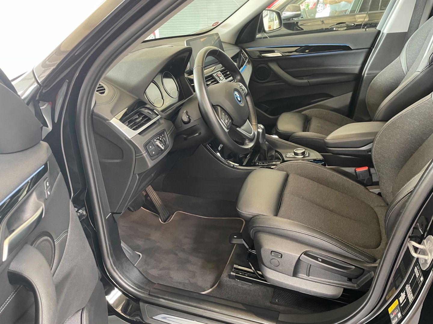 BMW X1 xDrive 25e Sport Line - Samsaru's Car Outlet