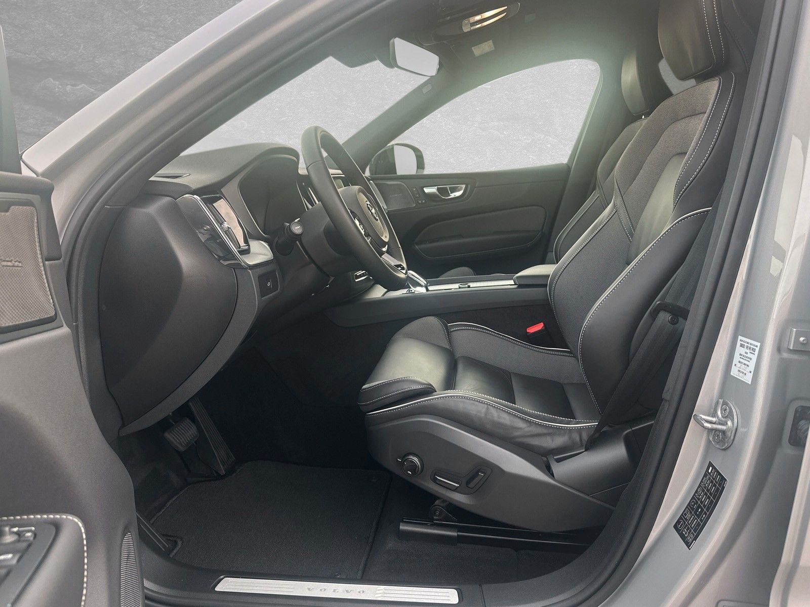 Volvo XC60 B5 AWD Mild-Hybrid Plus Dark AHK ACC BLIS