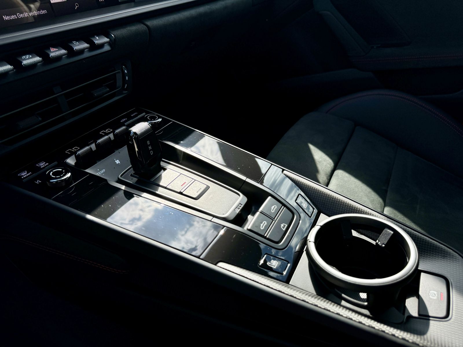 Porsche 992 CARRERA 4 GTS-CARBON-BOSE-LIFTS-1HD-360°-20´
