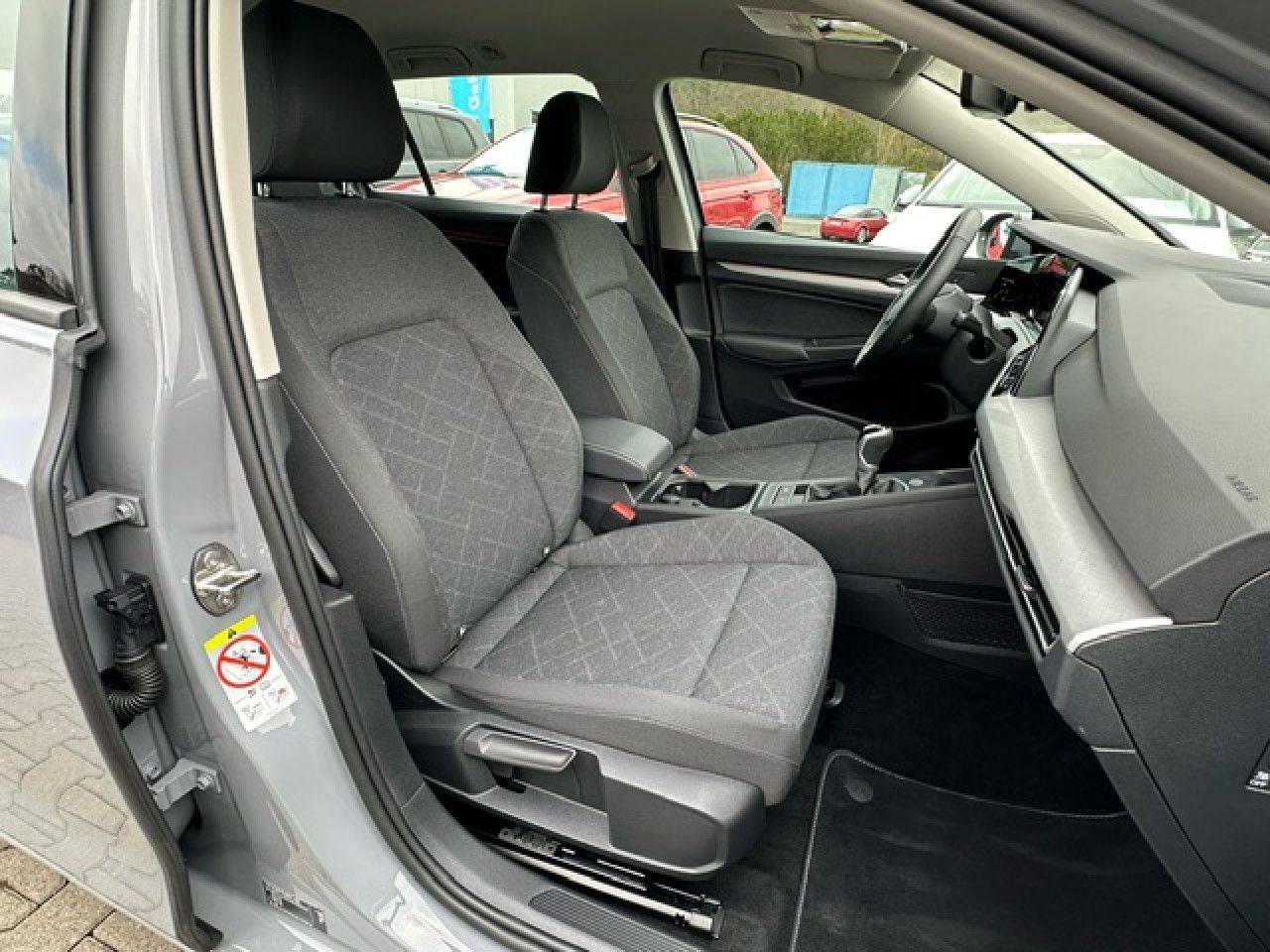 Volkswagen Golf VIII Variant Life 1.5 TSI - Samsaru's Car Outlet
