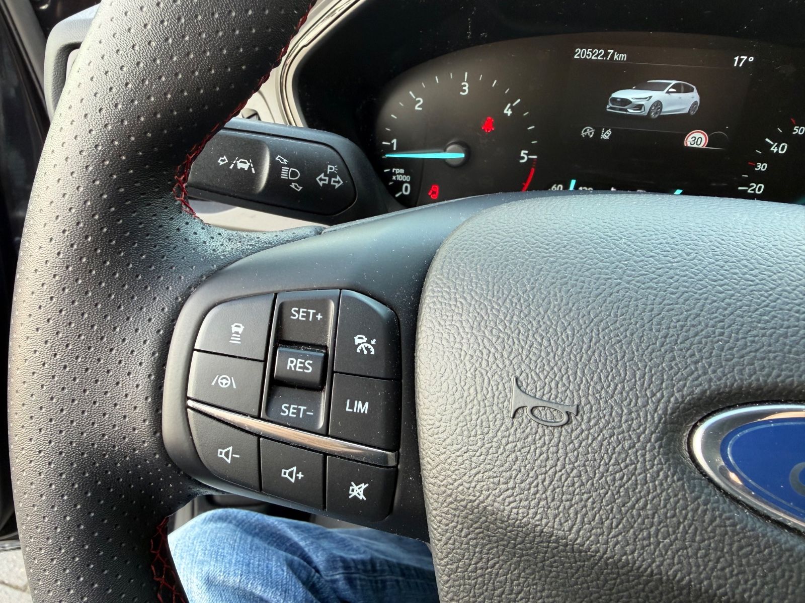 Ford Focus Lim. 1.5TDCI ST-Line*ACC*LED*NAVI*KAMERA