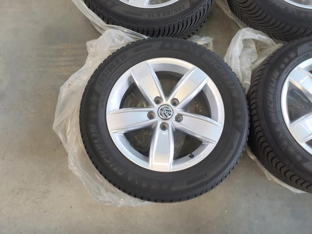 Volkswagen T-Roc Style 1.5 TSI DSG - Samsaru's Car Outlet