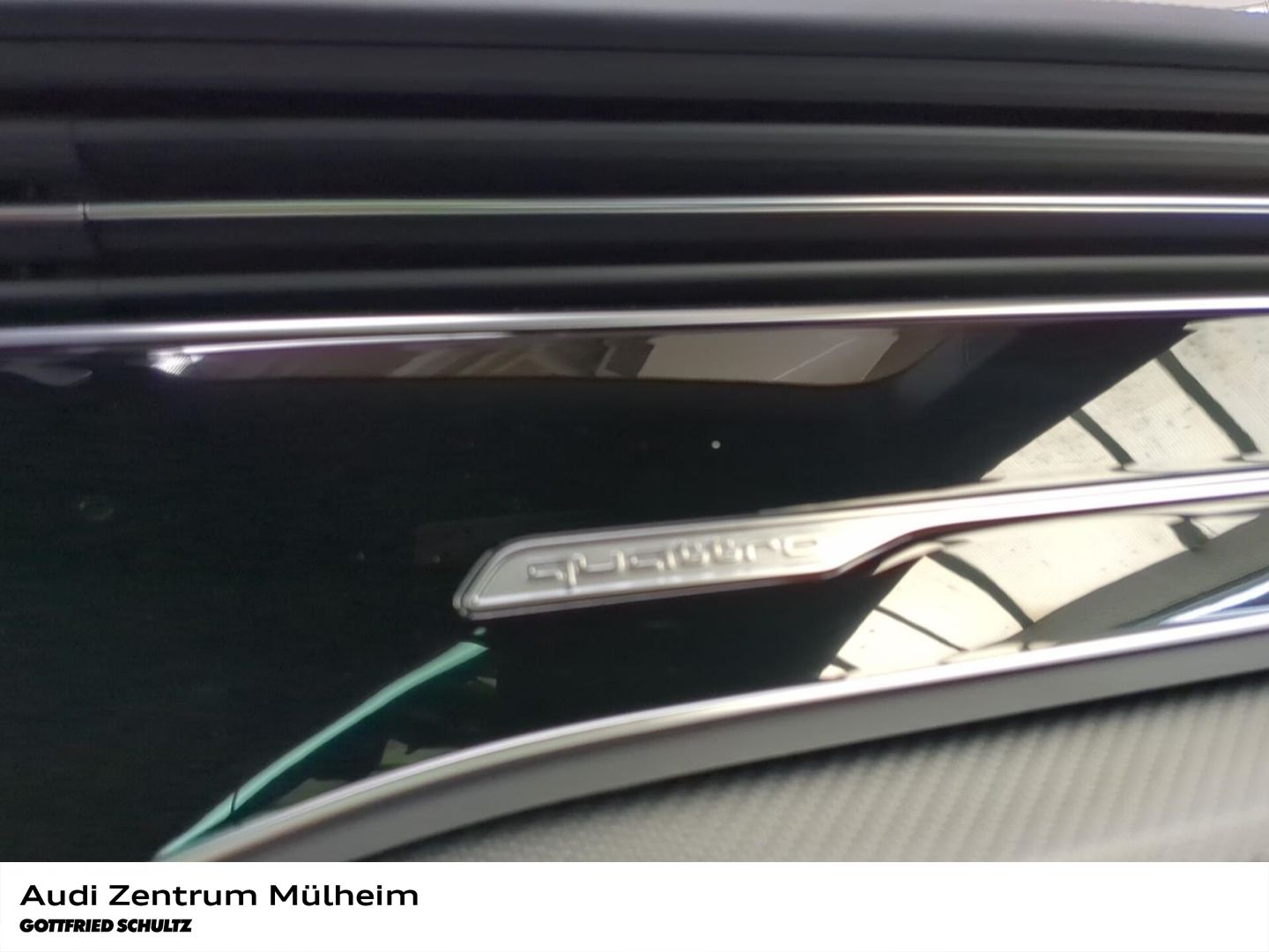 Audi RSQ8 performance 4.0 TFSI quattro305 km/h Luftfe