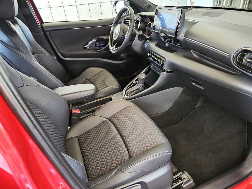 Toyota Yaris Hybrid 1.5 VVT-i Style*Technik-Paket*AHK a