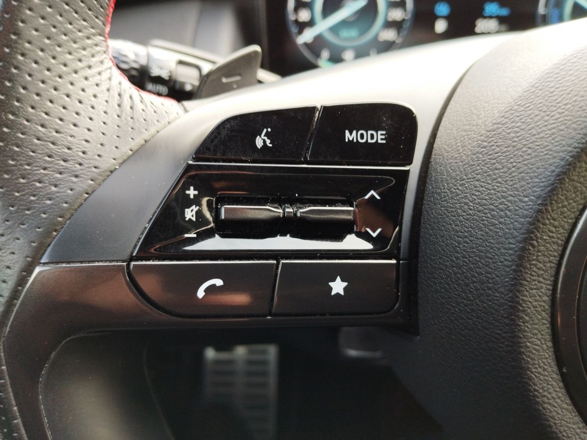 Hyundai TUCSON 1.6 T-GDi PHEV N-Line - Samsaru's Car Outlet