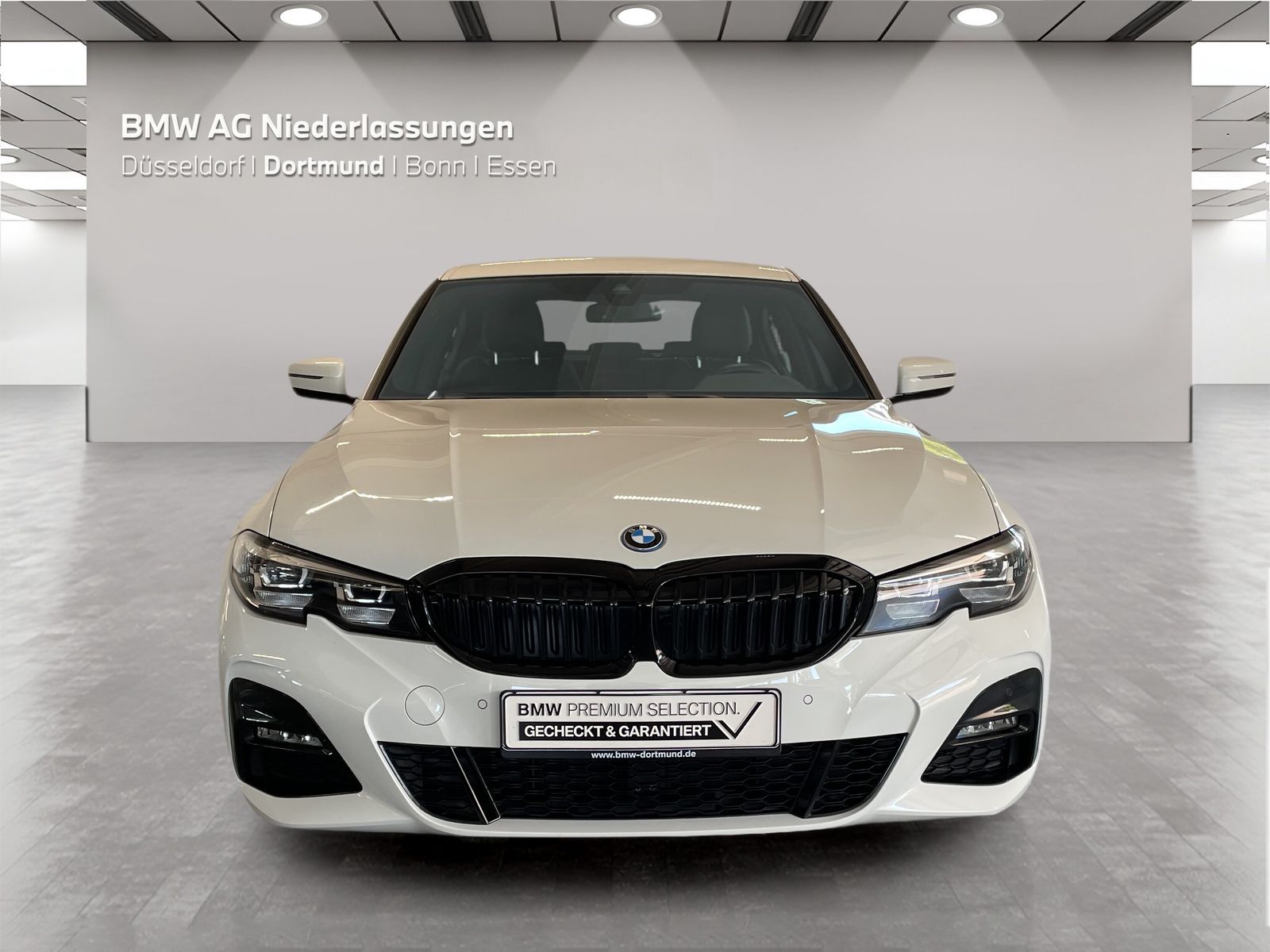 BMW 320e Limousine M Sport - Samsaru's Car Outlet