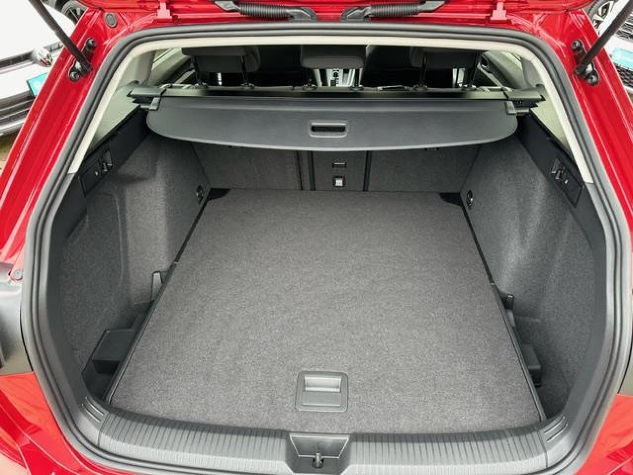 Volkswagen Golf VIII Variant Active 1.5 l eTSI - Samsaru's Car Outlet