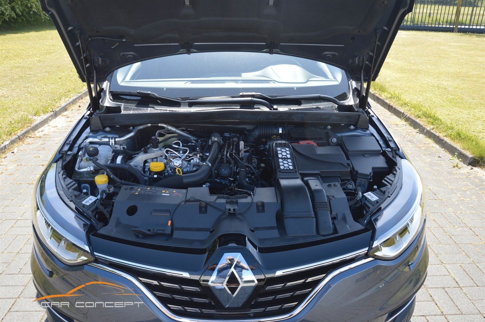 Renault Megane Grand Tour AUT Edition - Samsaru's Car Outlet