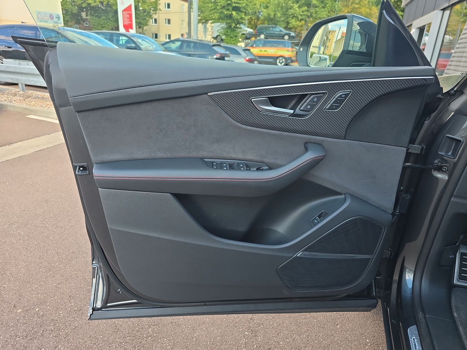 Audi RS Q8 AHK PANO KERAMIK LEDER UPE 175T