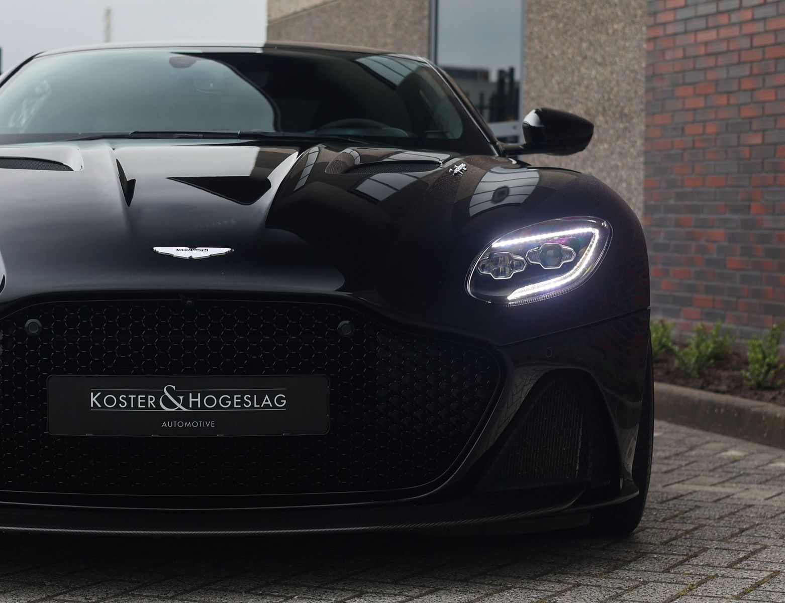 Aston Martin DBS Superleggera 5.2 V12 | B&O - Carbon