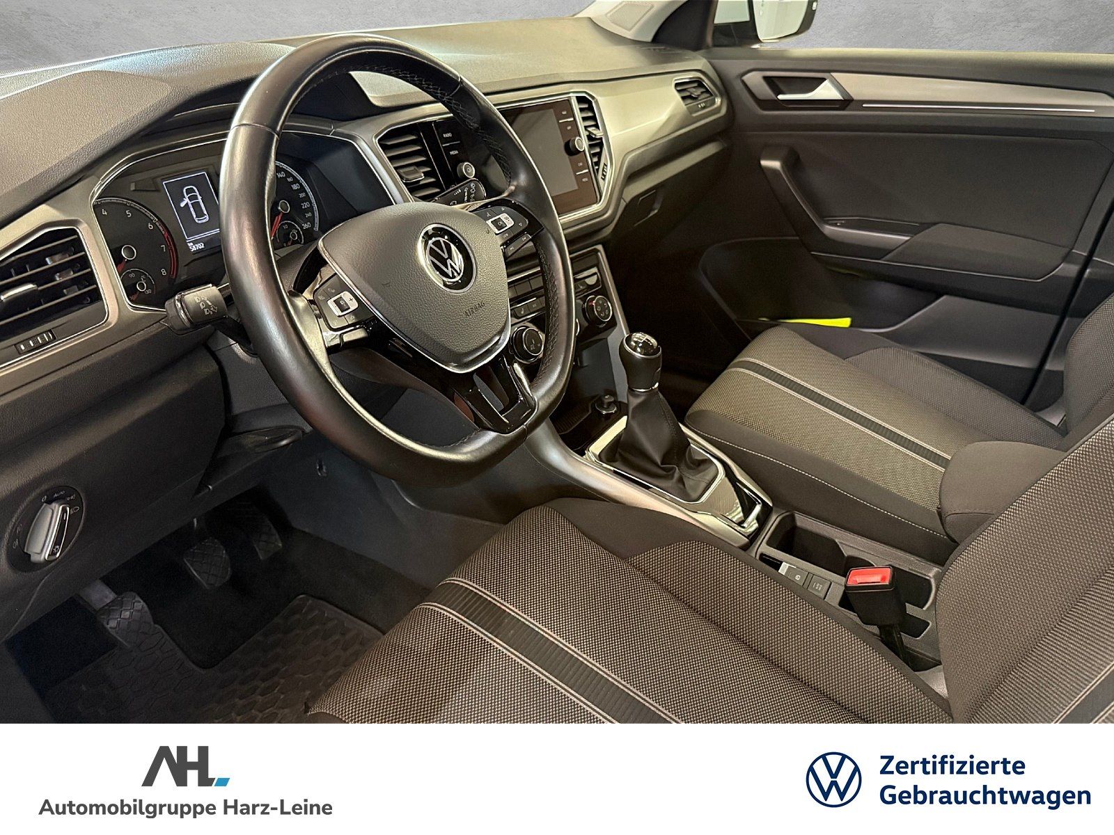 Volkswagen T-Roc 1.0 TSI Style - Samsaru's Car Outlet