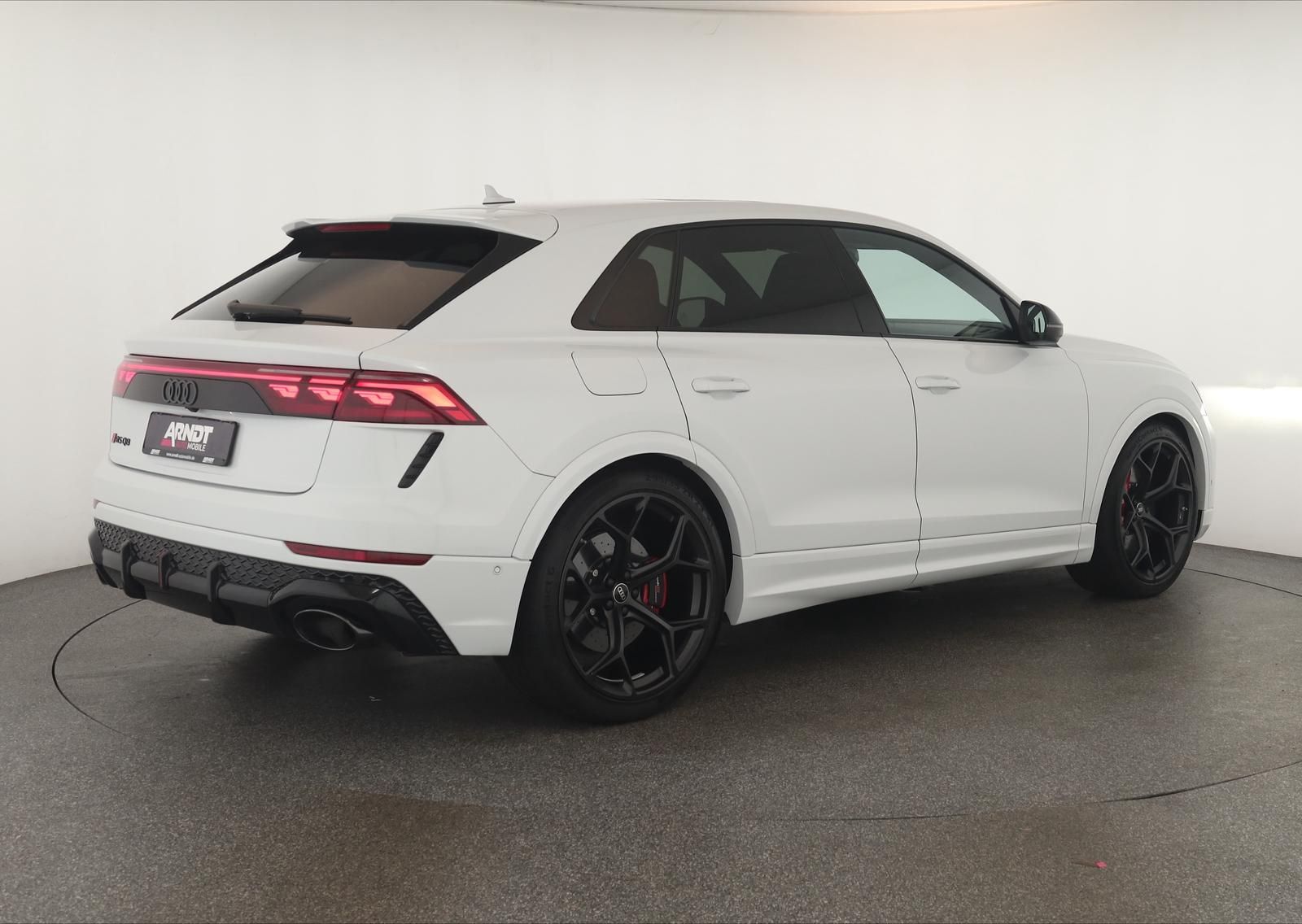 Audi RS Q8 SUV performance Laser Pano Vmax RSAbgas 23