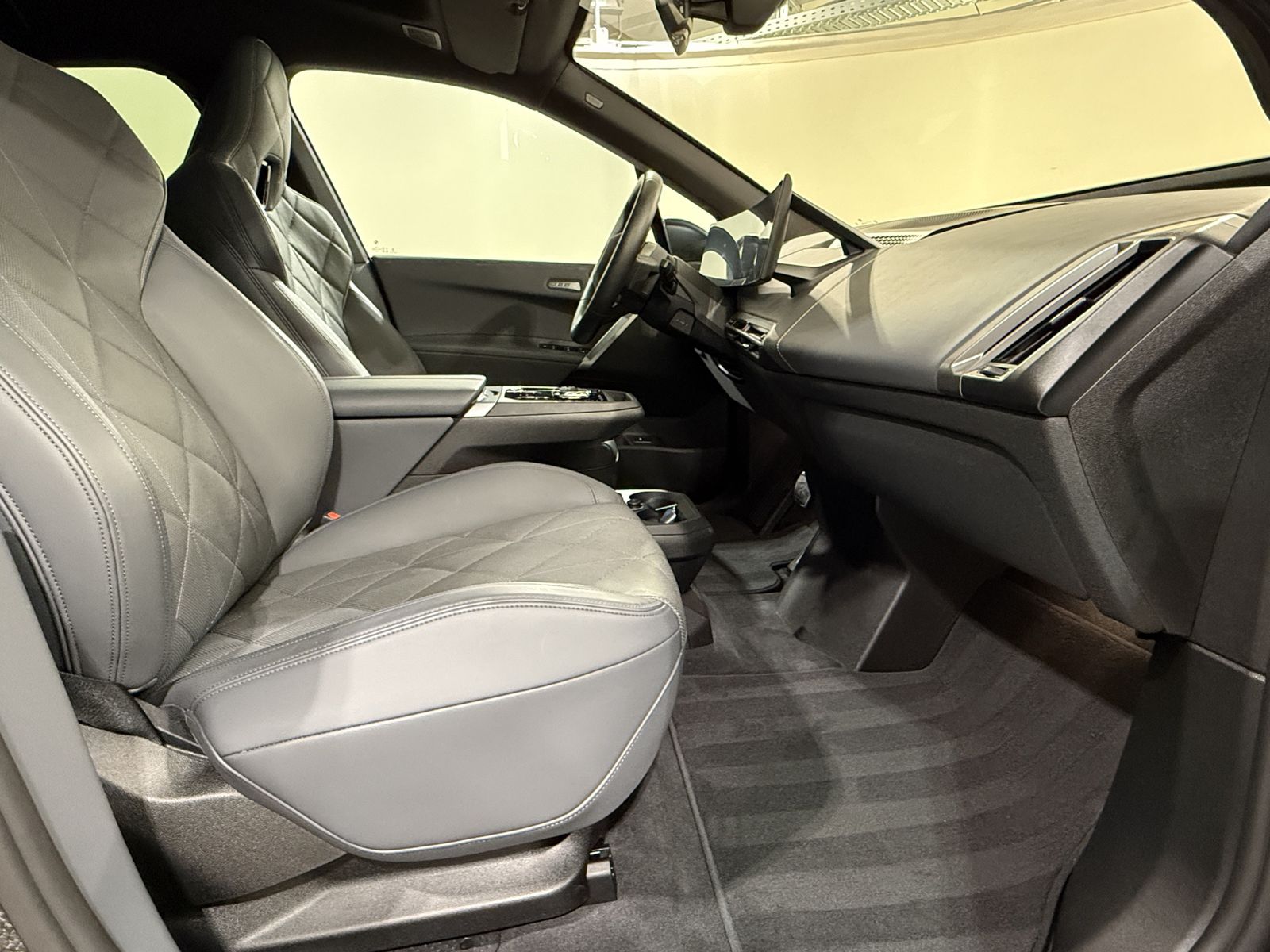BMW iX xDrive60 M Sportpaket AHK Luftfeder B&W ACC