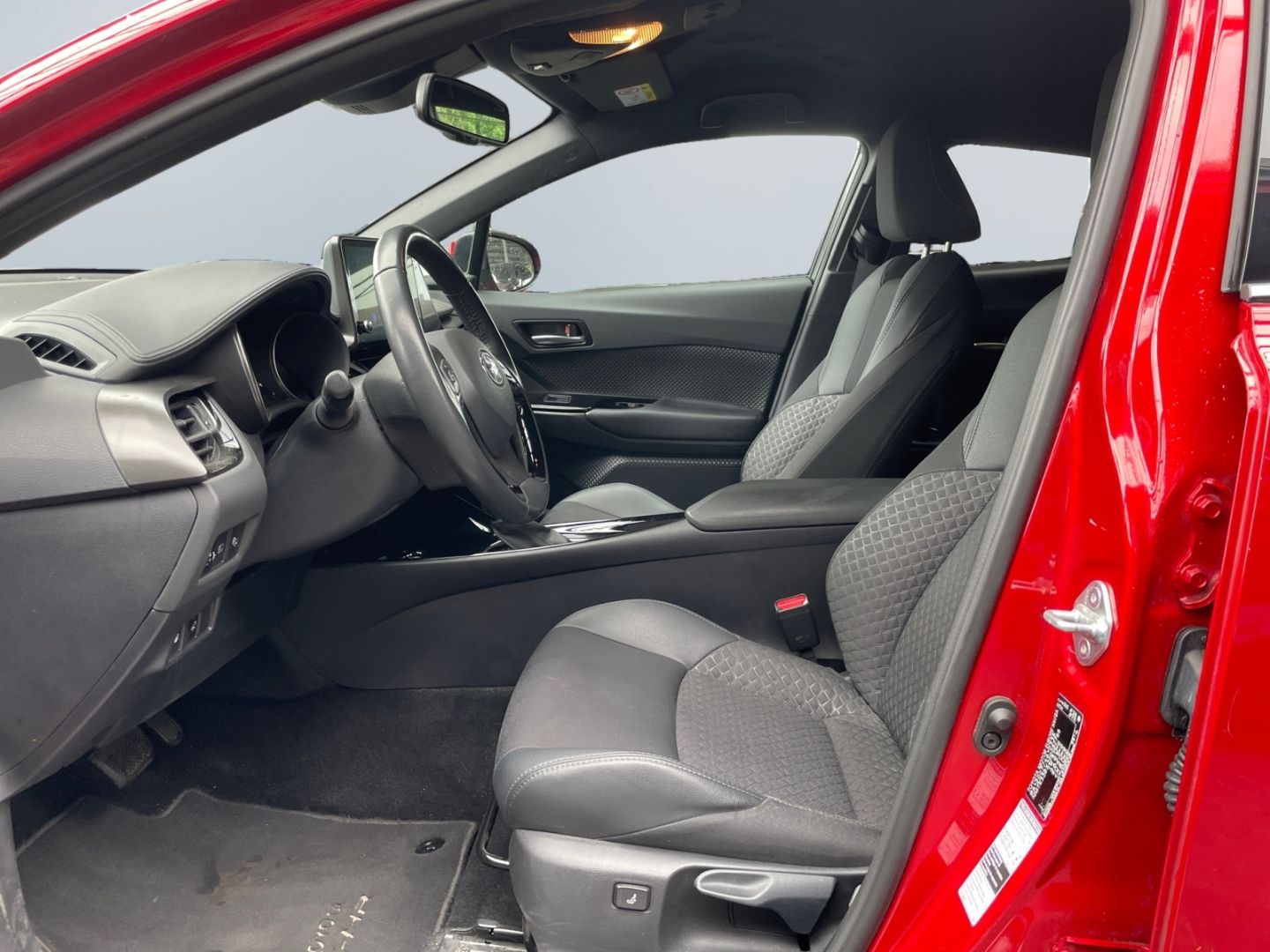 Toyota C-HR 2.0 Hybrid Team - Samsaru's Car Outlet