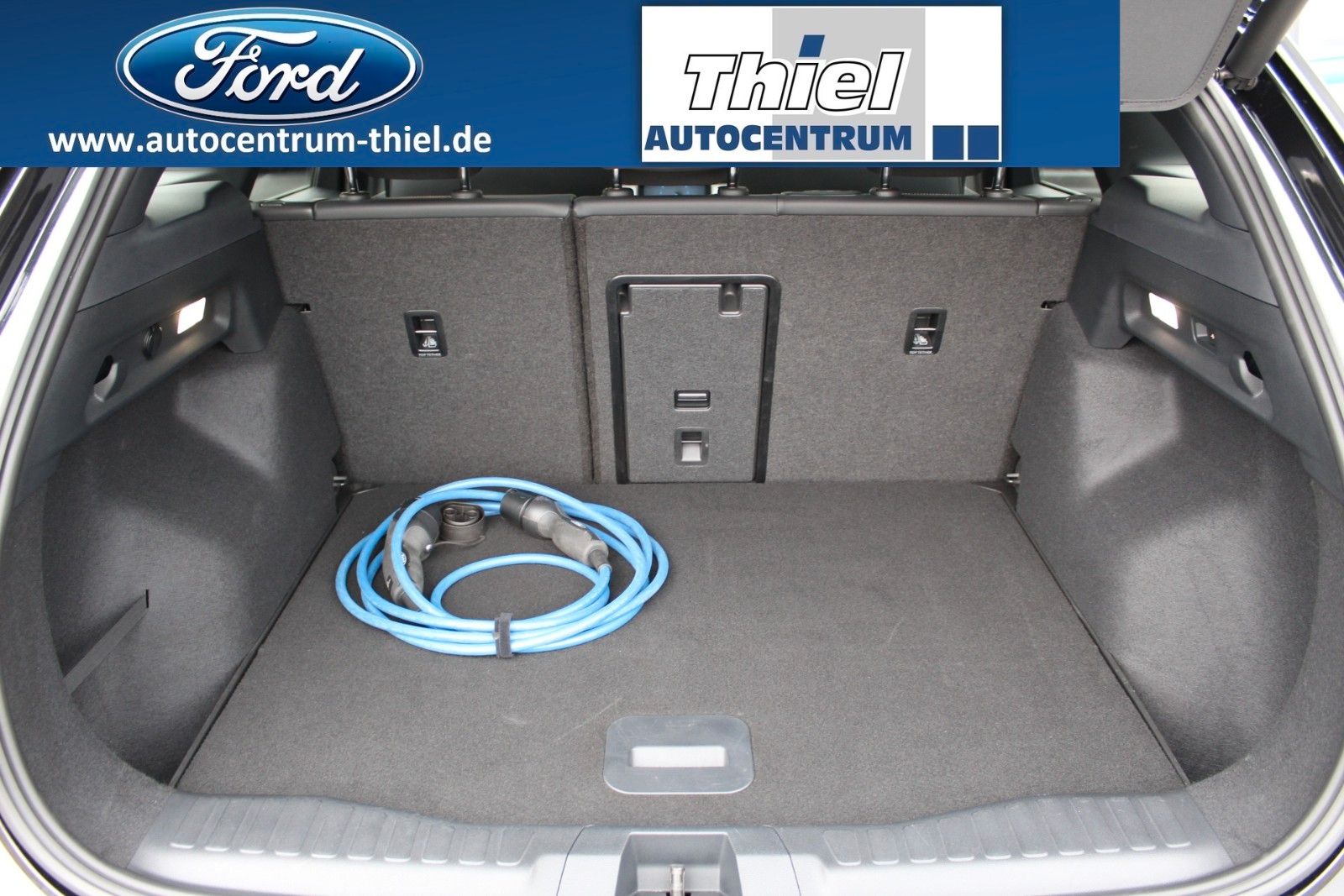Ford Explorer Premium AWD Pano+Fahr-Assist+AHK+Ergo