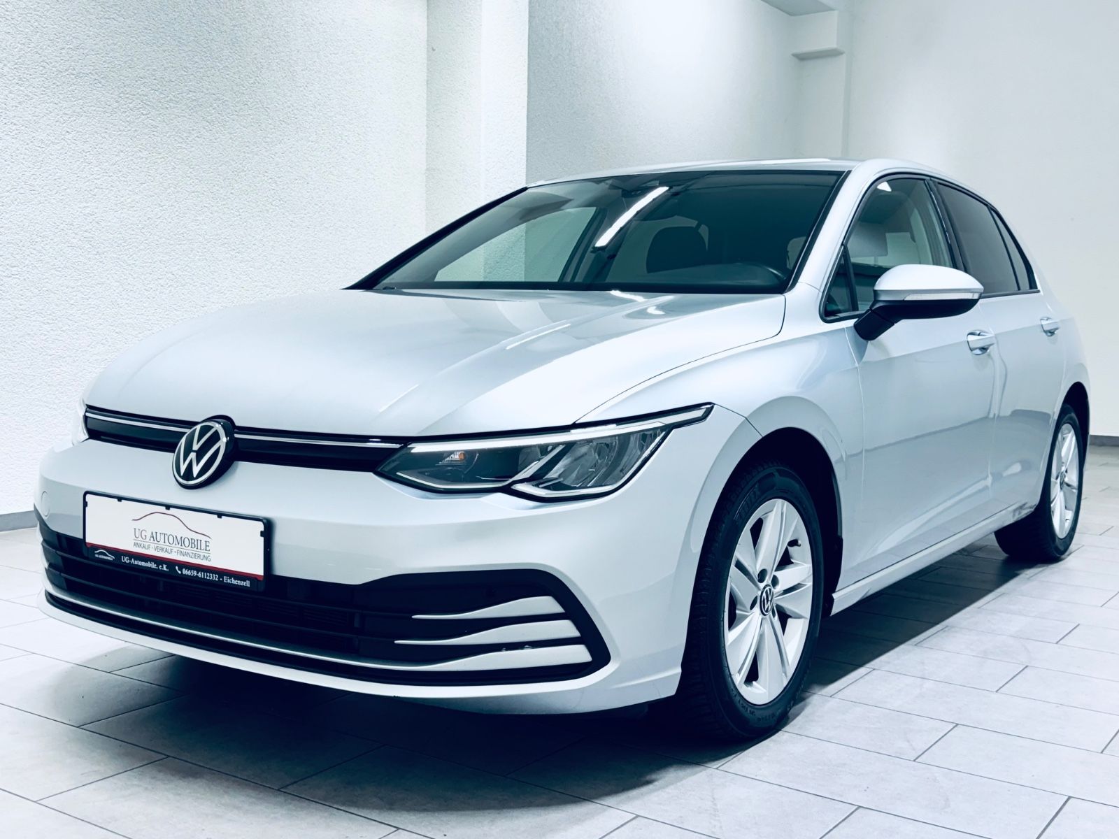 Volkswagen Golf VIII Life 2.0 TDI - Samsaru's Car Outlet
