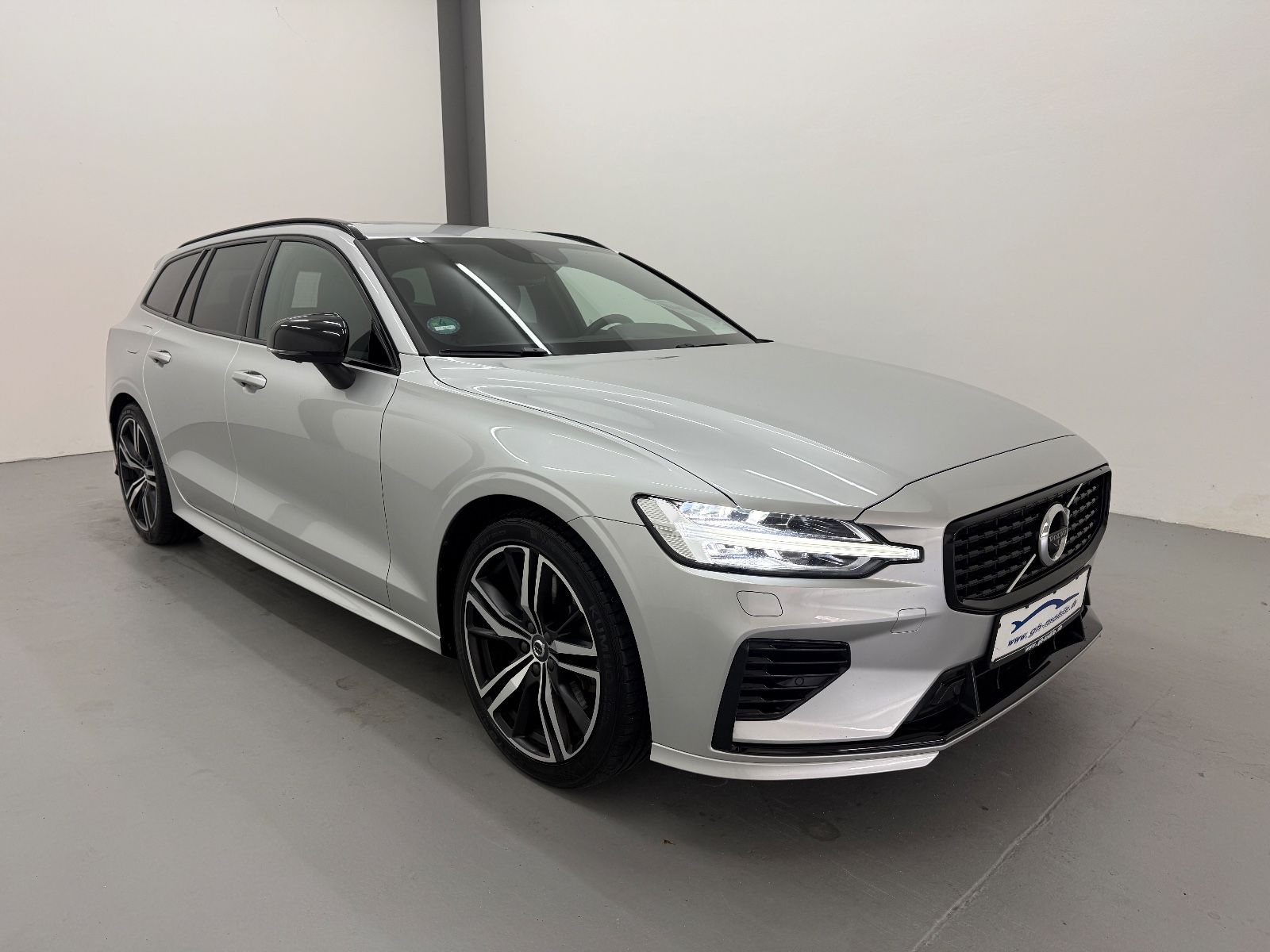 Volvo V60 Kombi Plus Dark Recharge Plug-In Hybrid AWD