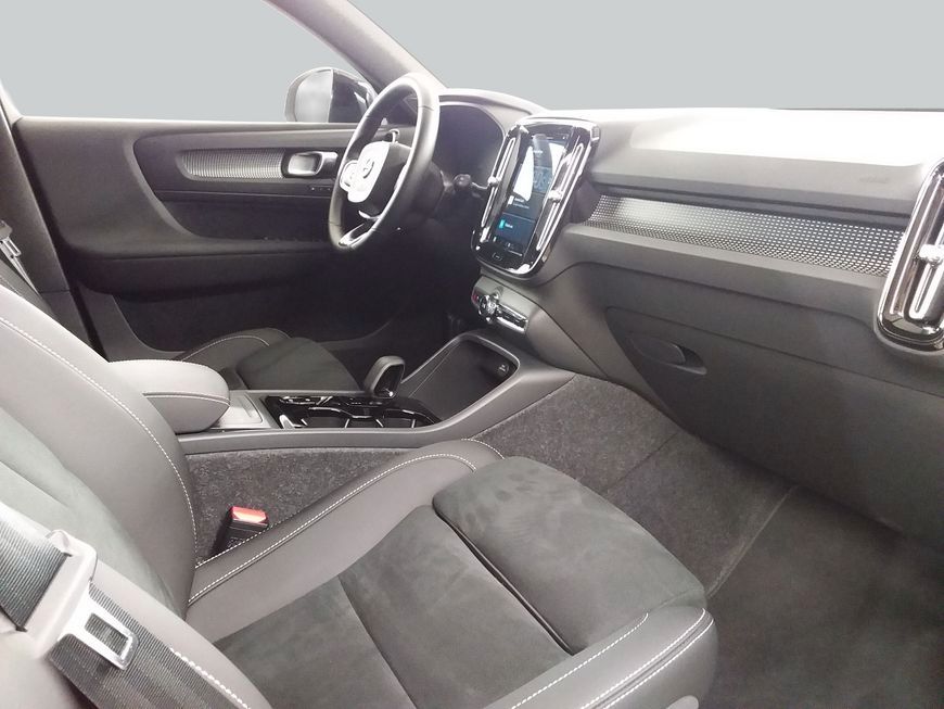 Volvo XC40 B3 B DKG Ultra Black Edition