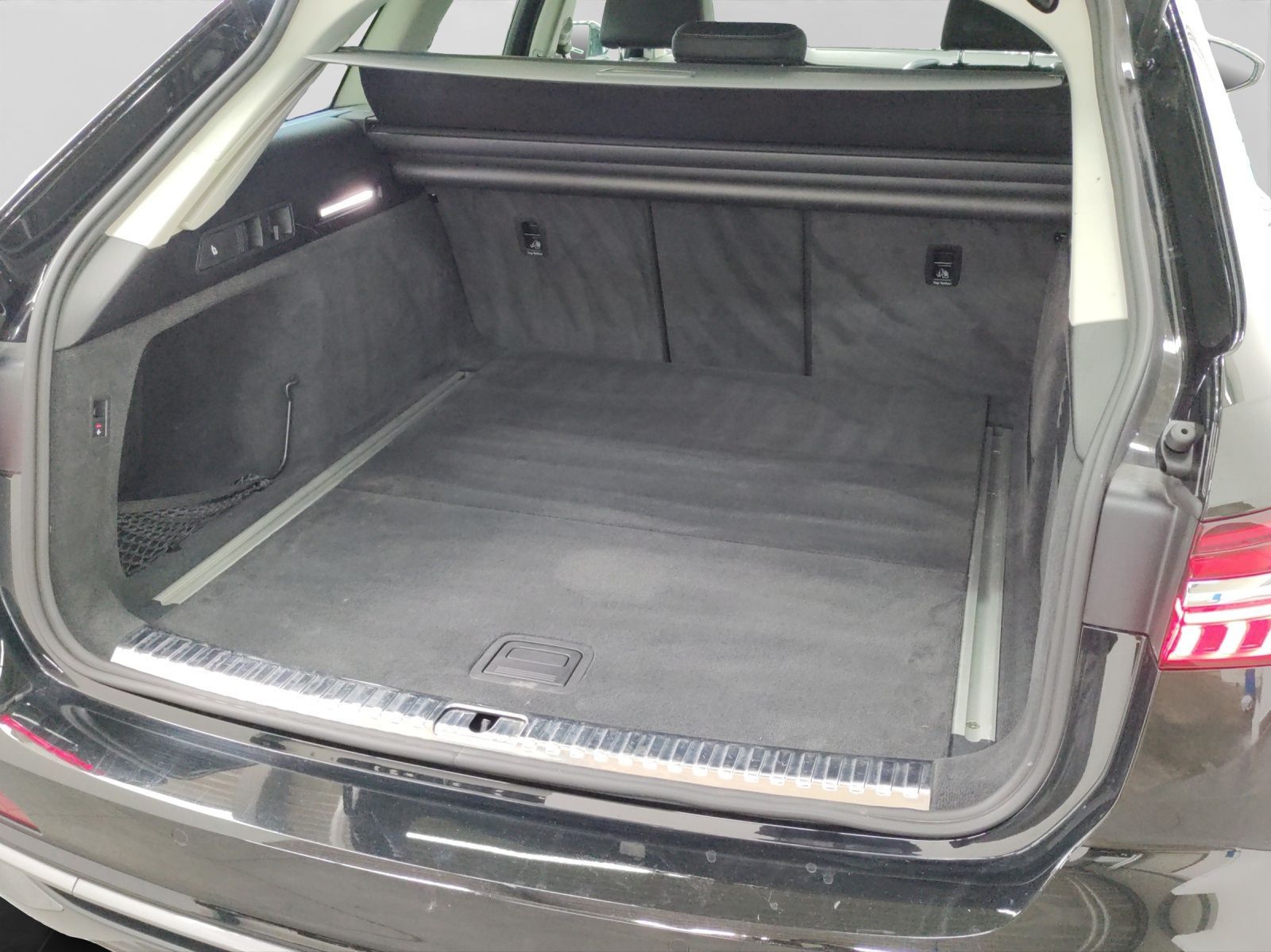 Audi A6 Avant 45 TFSI Q S LINE MATRIX ALCANTARA AHK A