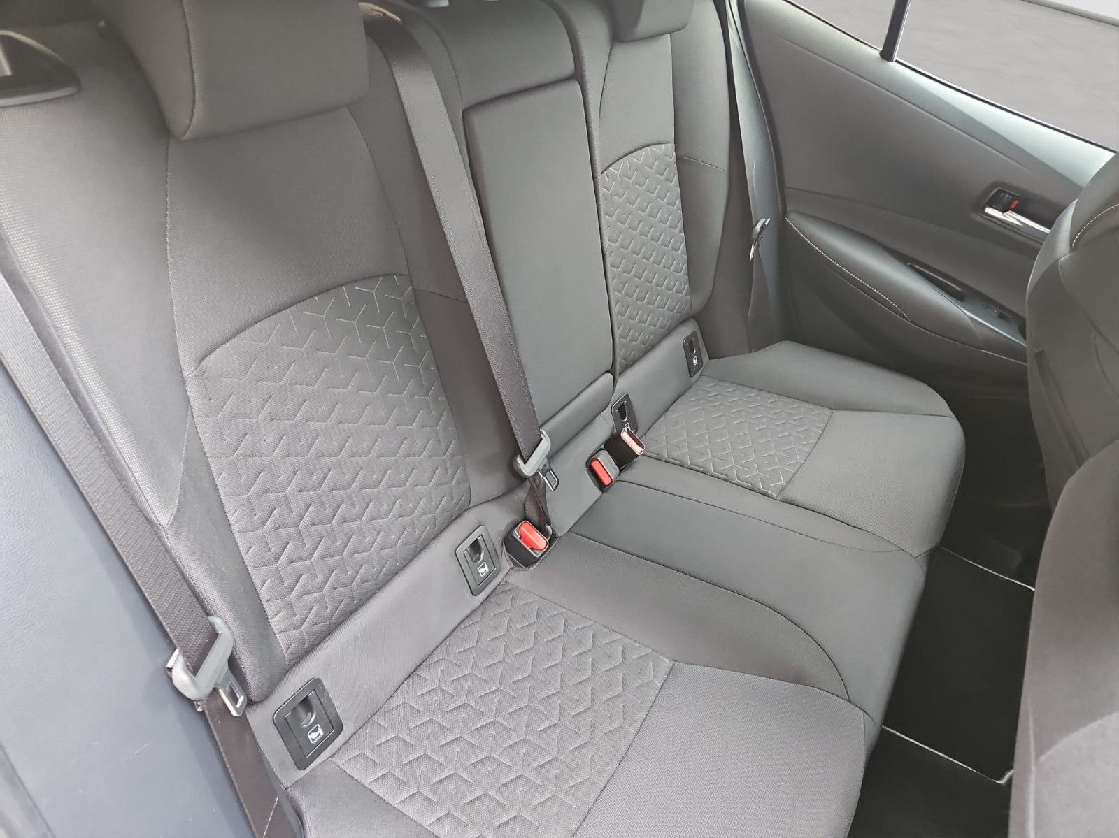 Toyota Corolla 2.0 Limousine Hybrid - Samsaru's Car Outlet