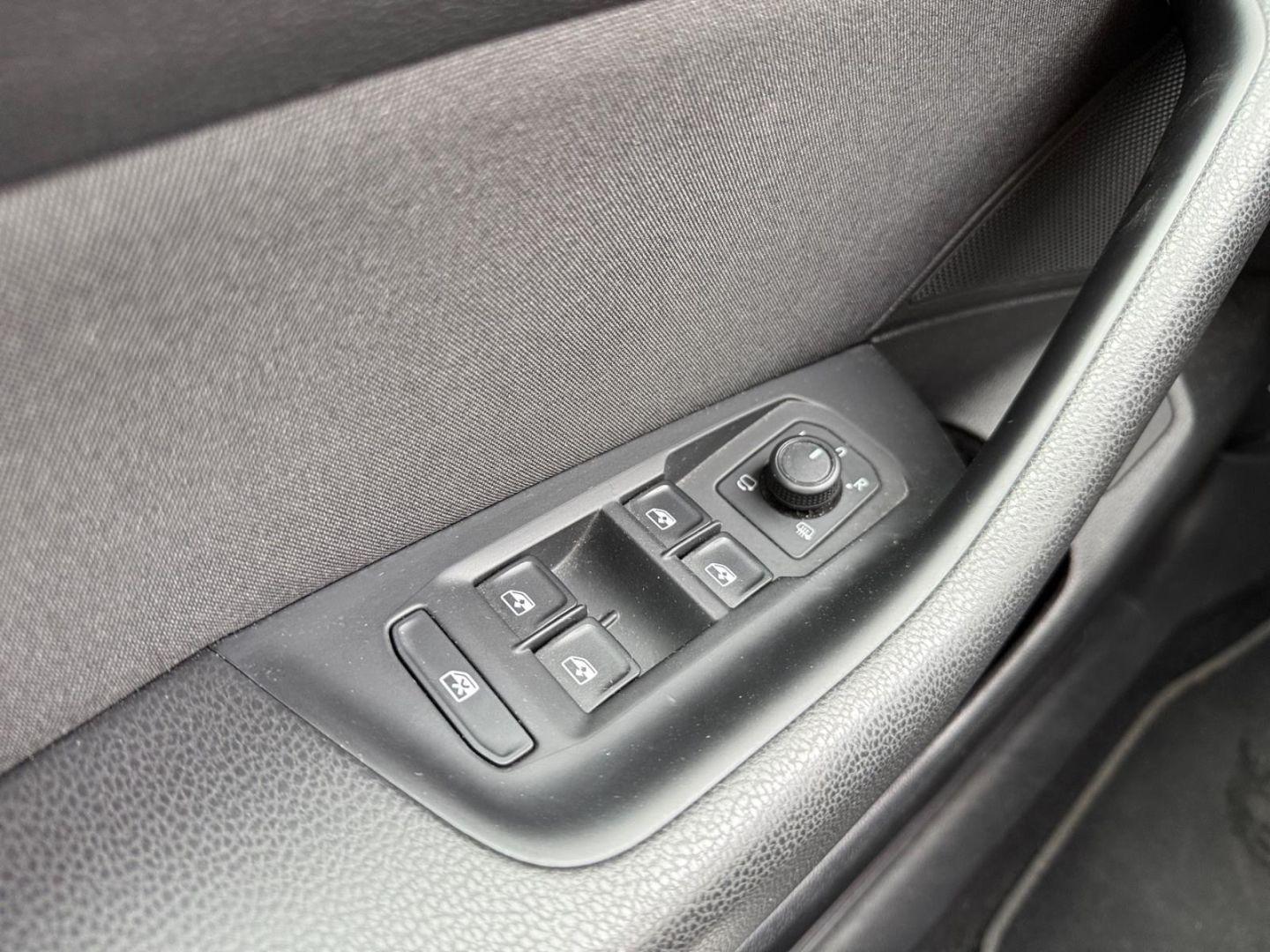 Volkswagen Passat 2.0 TDI DSG - Samsaru's Car Outlet