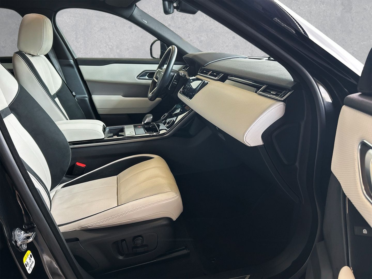 Range Rover Velar R-Dynamic SE 3.0 d D300 - Samsaru's Car Outlet
