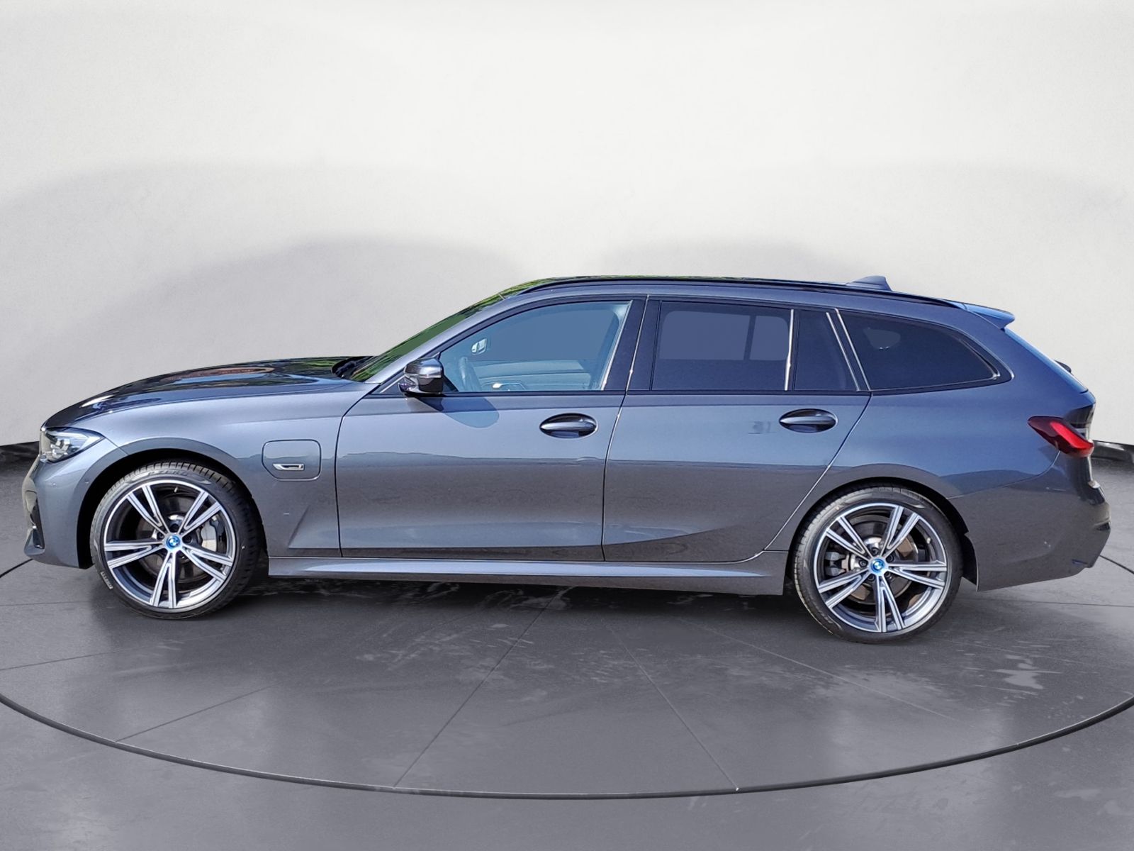 BMW 330e xDrive Touring - Samsaru's Car Outlet