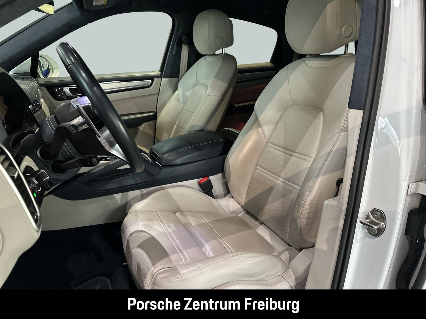 Porsche Cayenne E-Hybrid Coupe Platinum Edition Head-Up