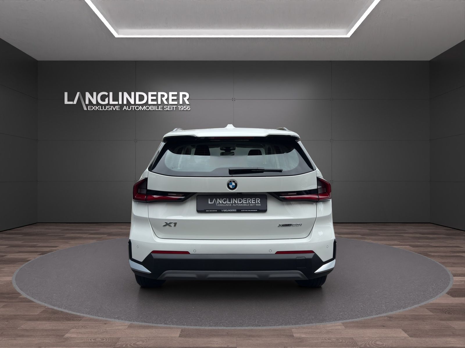 BMW X1 xDrive23i - Samsaru's Car Outlet