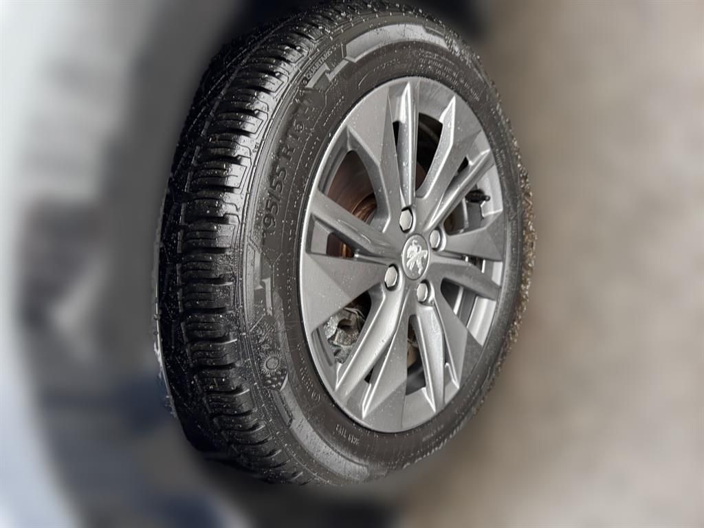 Peugeot e-208 Allure - Samsaru's Car Outlet