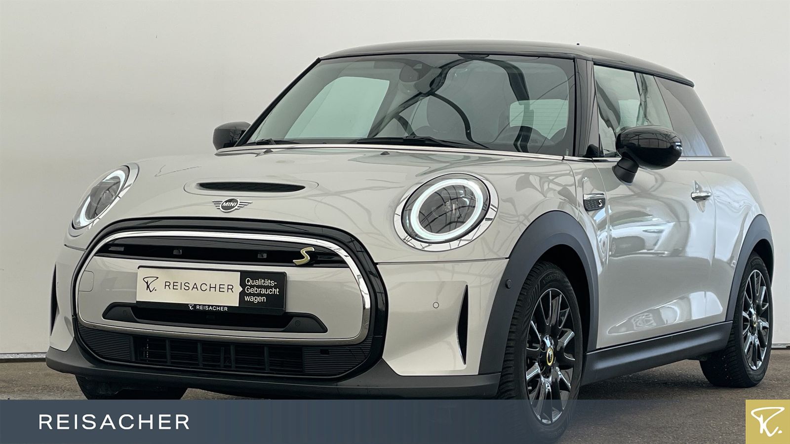 MINI Cooper SE Classic Trim - Samsaru's Car Outlet