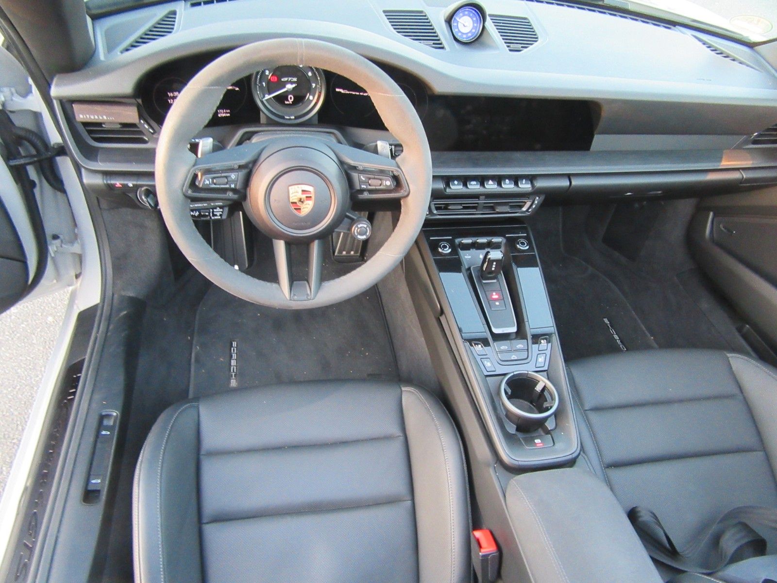 Porsche 992 911 Carrera 4 GTS Cabriolet PDK