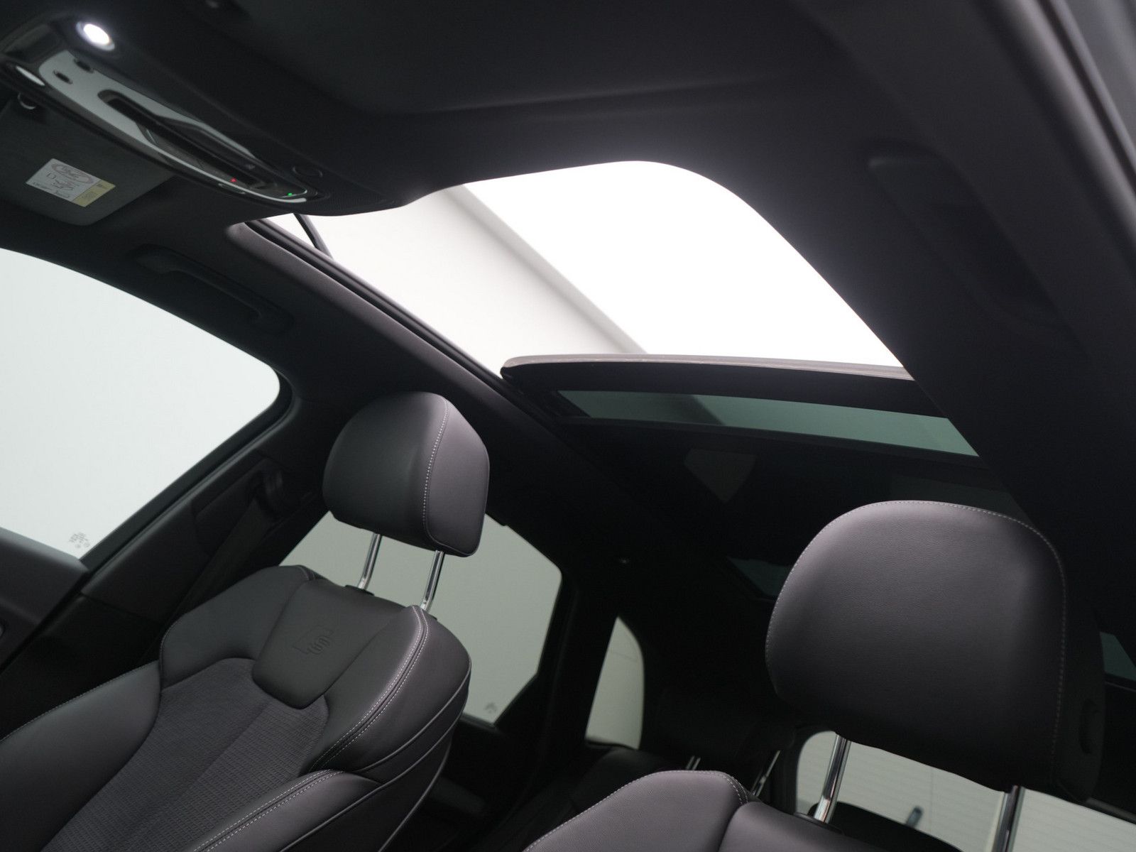 Audi Q5 50 e quattro S line - Samsaru's Car Outlet