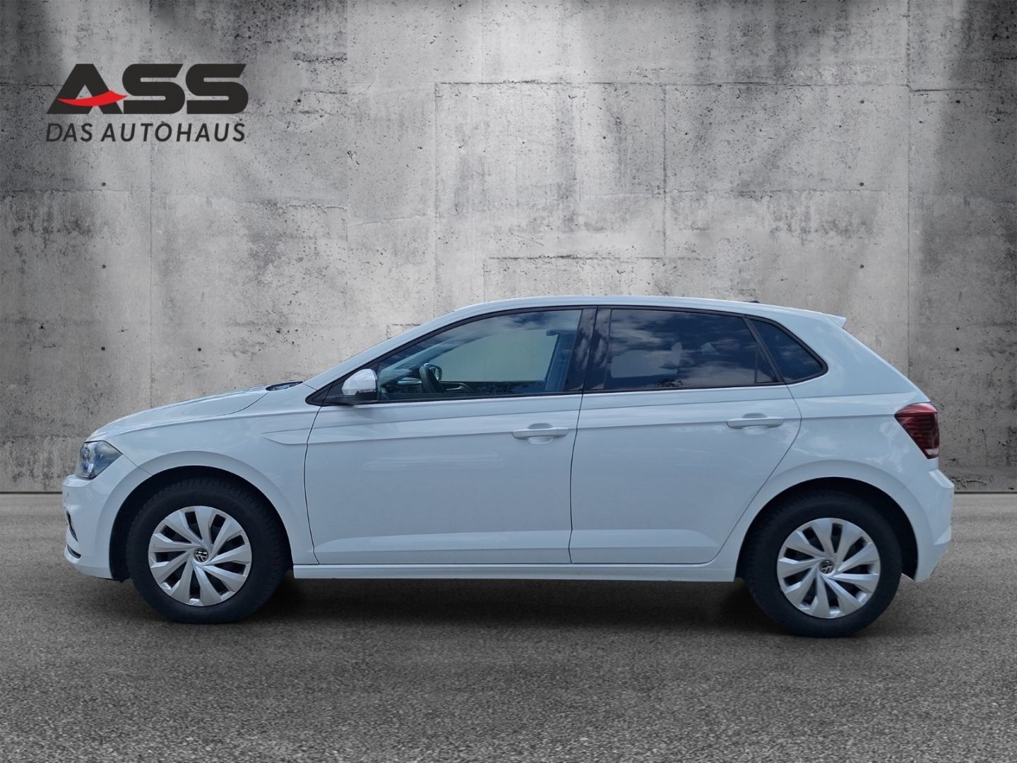 Volkswagen Polo VI 1.0 TSI Comfortline - Samsaru's Car Outlet