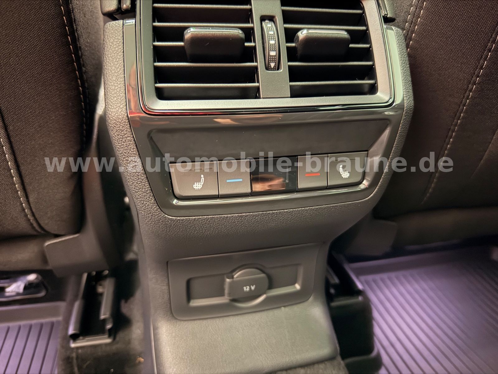 Skoda Karoq 1.5TSI DSG SPORT*PANO*SOUND*360*ASSIST*AHK
