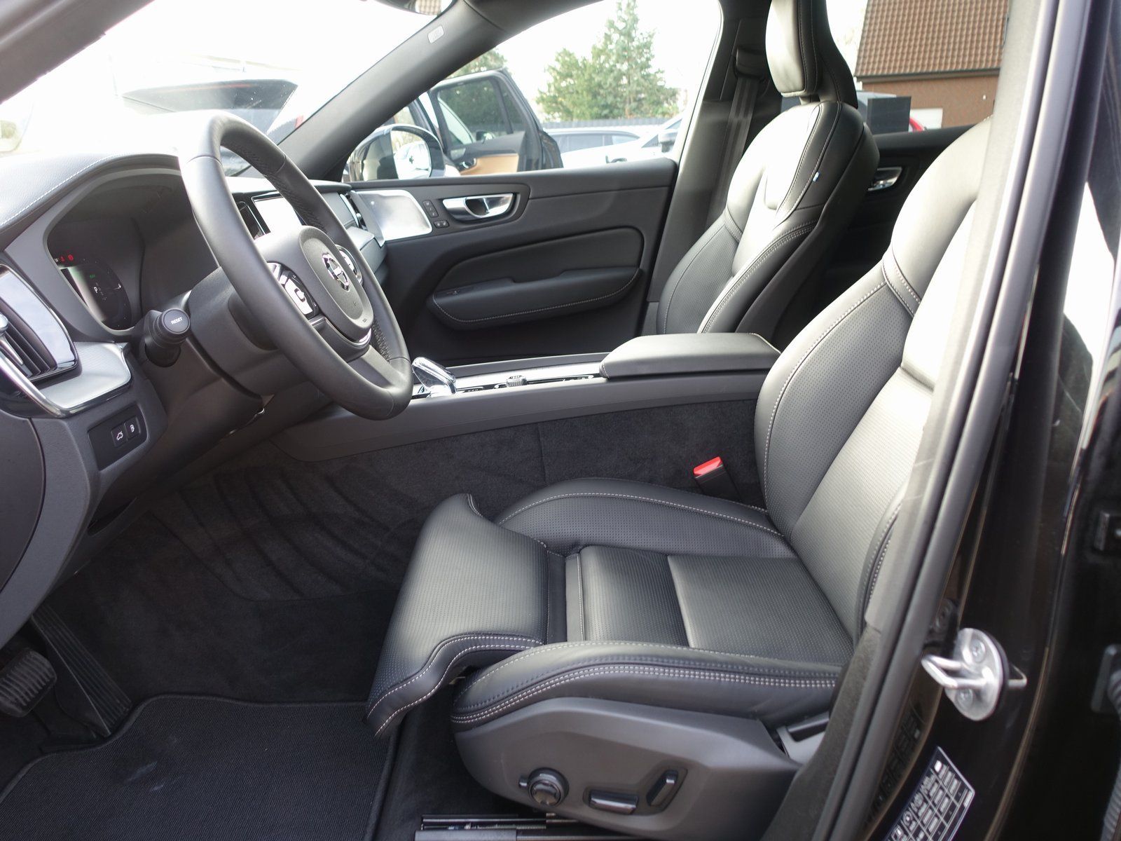 Volvo XC60 Black Edition Ultra T8 AWD/Massage/B&W/AHK