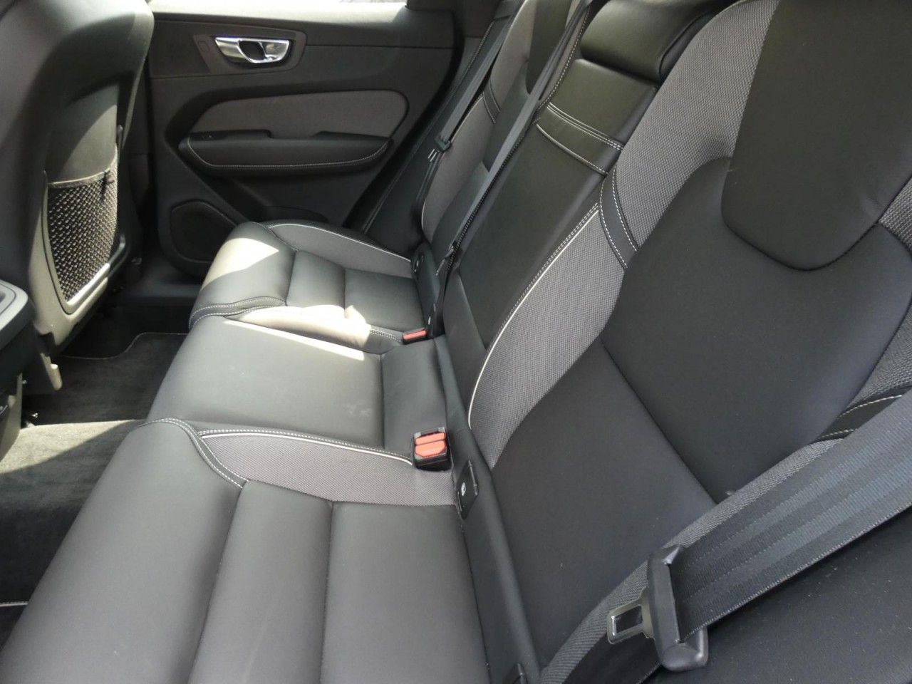 Volvo XC60 B5 (Benzin) AWD R-Design (EURO 6d) Klima