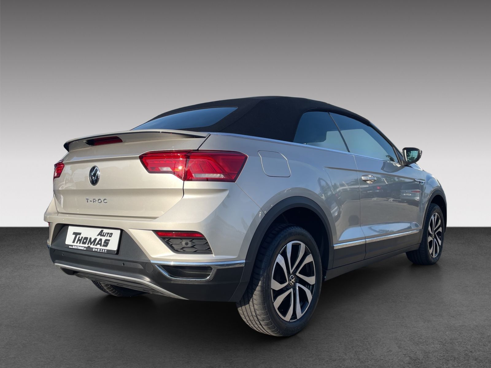 Volkswagen T-Roc 1.5 TSI Active - Samsaru's Car Outlet
