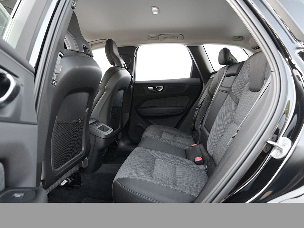 Volvo XC60 B4 Core - Samsaru's Car Outlet