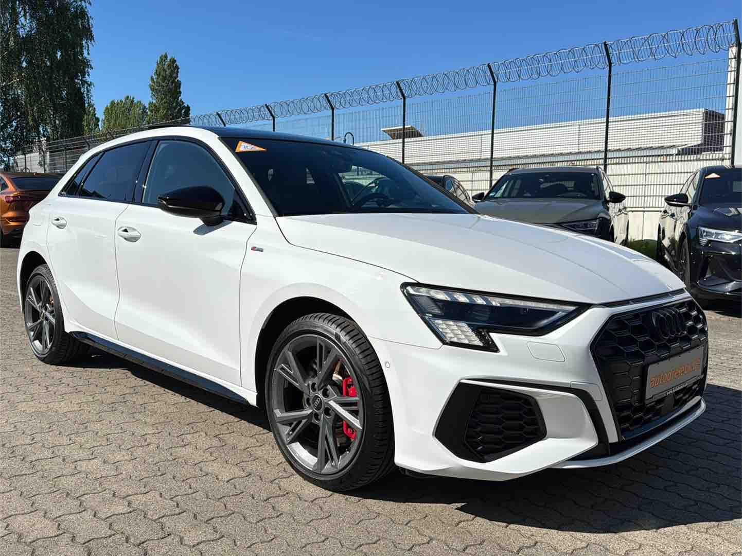 Audi A3 45 TFSIe 2x S line ACC BLACK HuD PANO RAUTE