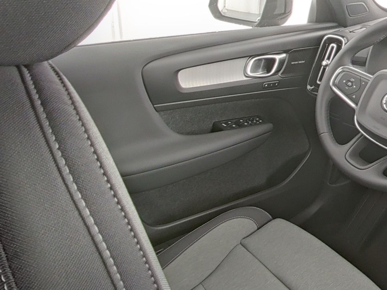 Volvo XC40 B3 Plus Black Edition 2WD !!360°+PANO+ACC!!